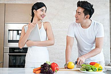 《女神异闻录5：皇家版》官方美术设定集3月28日发售 定价169元